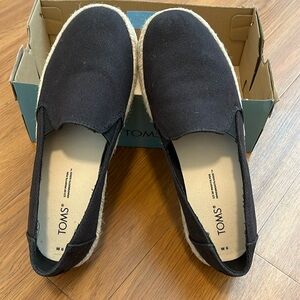 Brand new Toms women shoes with the box in size 6